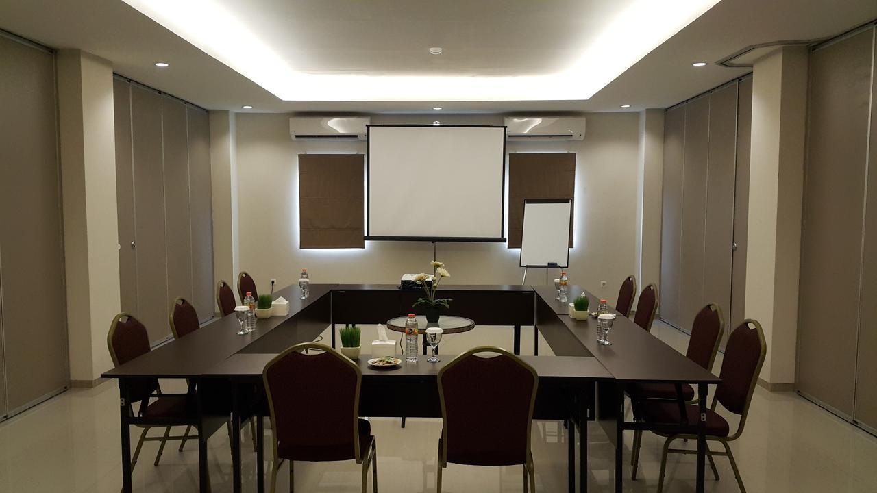 Biz Hotel Ambon Dış mekan fotoğraf