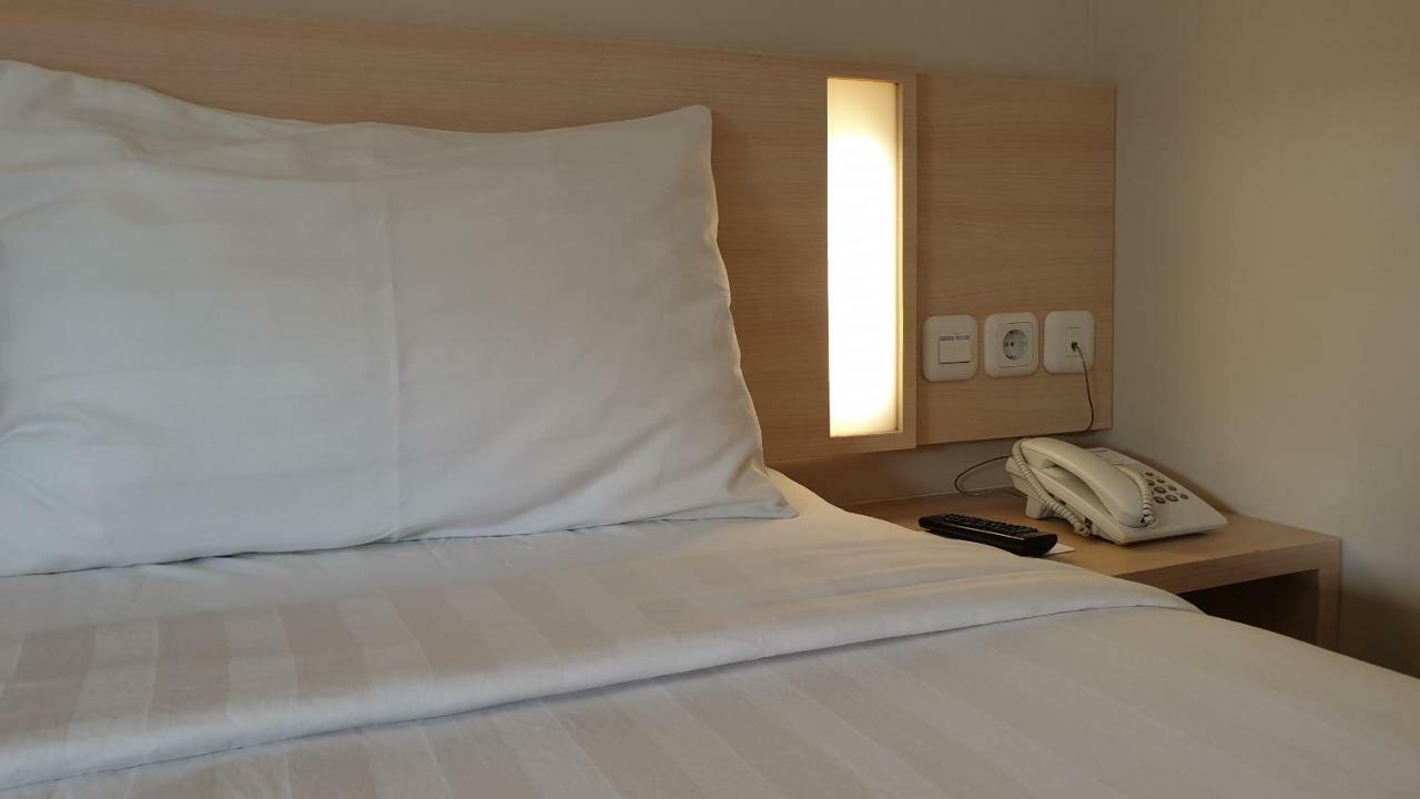 Biz Hotel Ambon Dış mekan fotoğraf