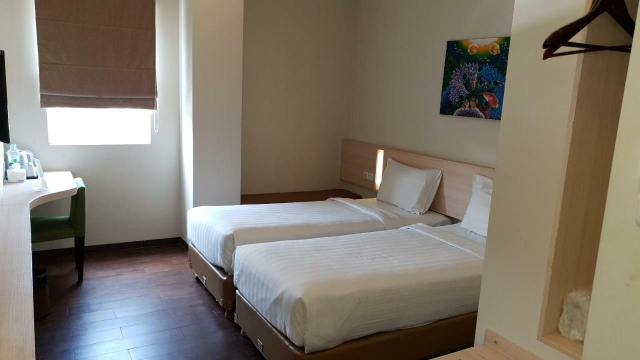 Biz Hotel Ambon Dış mekan fotoğraf